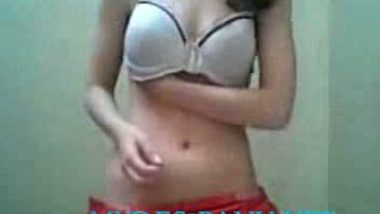 Indian teen college girl exposed by lover during her bath