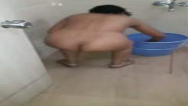 Teen Ranchi girl taking shower leaked mms clip