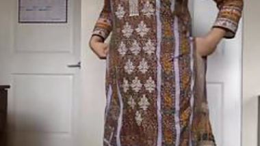 Desi Girl Stripping Her Salwar Kameez To Nude And Teasing Us Wild