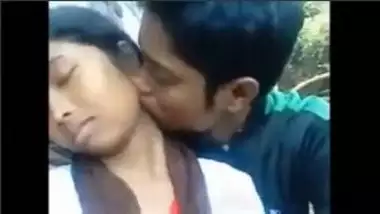 Thirunaal In Sex Videos - Sexy Bihar School Girl8217;s Blowjob In Open wild indian tube