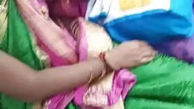 380px x 214px - Tamil Hot Young Married Aunty Boobs And Navel In Bus Part:1 wild indian tube