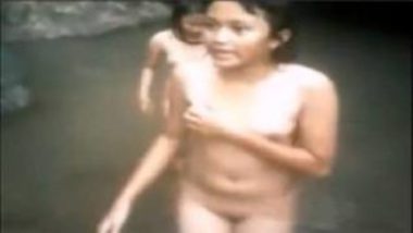 Open Nepali Chuda Chudi Nepali - Amazing And Hot Teen Nepali Naked Girls Bathing In Open wild indian tube