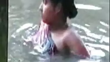 Pond Video Full Hd Indian - Bathing In The Pond wild indian tube