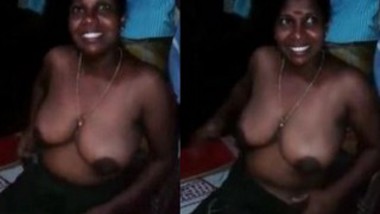 Mallu wife Showing Boobs
