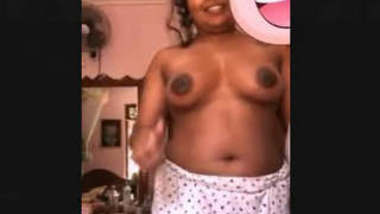 sri lankan Girl Boob show in Video Call