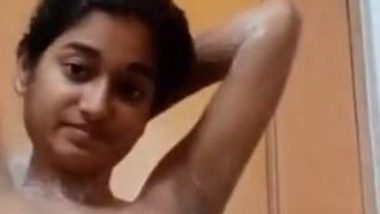 Indian teen bath solo video