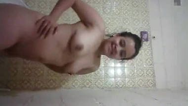 chubby girl full nude bathing self recorded