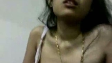 Amateur bhabhi enjoys hardcore sex with her horny neighbor