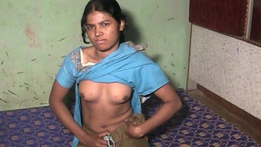 Desi babe showing her hot nude