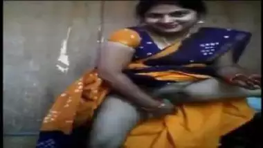 380px x 214px - Horny Indian Aunty In Saree Masturbating With Cucumber wild indian tube