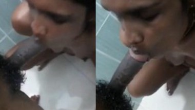 Tamil bhabi Blowjob and Bathing