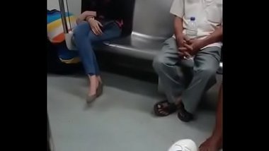 Young Girl’s Hot Sex In Delhi Metro Train