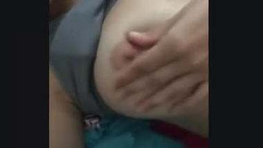 Desi girl show her boobs nipple