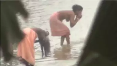 Dasi Village Xxvi Hd Video - Village Desi Women Nude Bathing Video wild indian tube