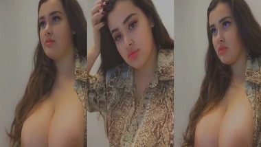 Desi beauty exposing her huge boobs selfie MMS video