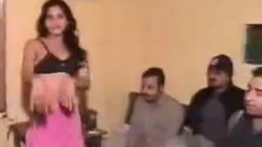 lucknow girl nude dance infront of guys