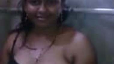 Desi maid sex chat displaying huge boobs & hairy pussy