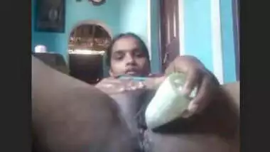 380px x 214px - Desi Housewife Masturbating With Veggie On Cam wild indian tube