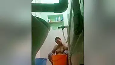 Today Exclusive Desi Bhabhi Bathing Capture By Hidden Cam wild indian tube