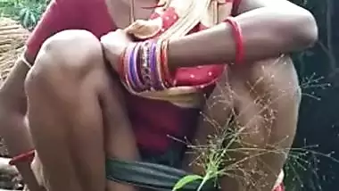 380px x 214px - Desi Village Bhabi Sexy Pee indian porn