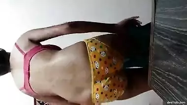 Xxcccx Girls - Desi Girl Shows Her Ass wild indian tube